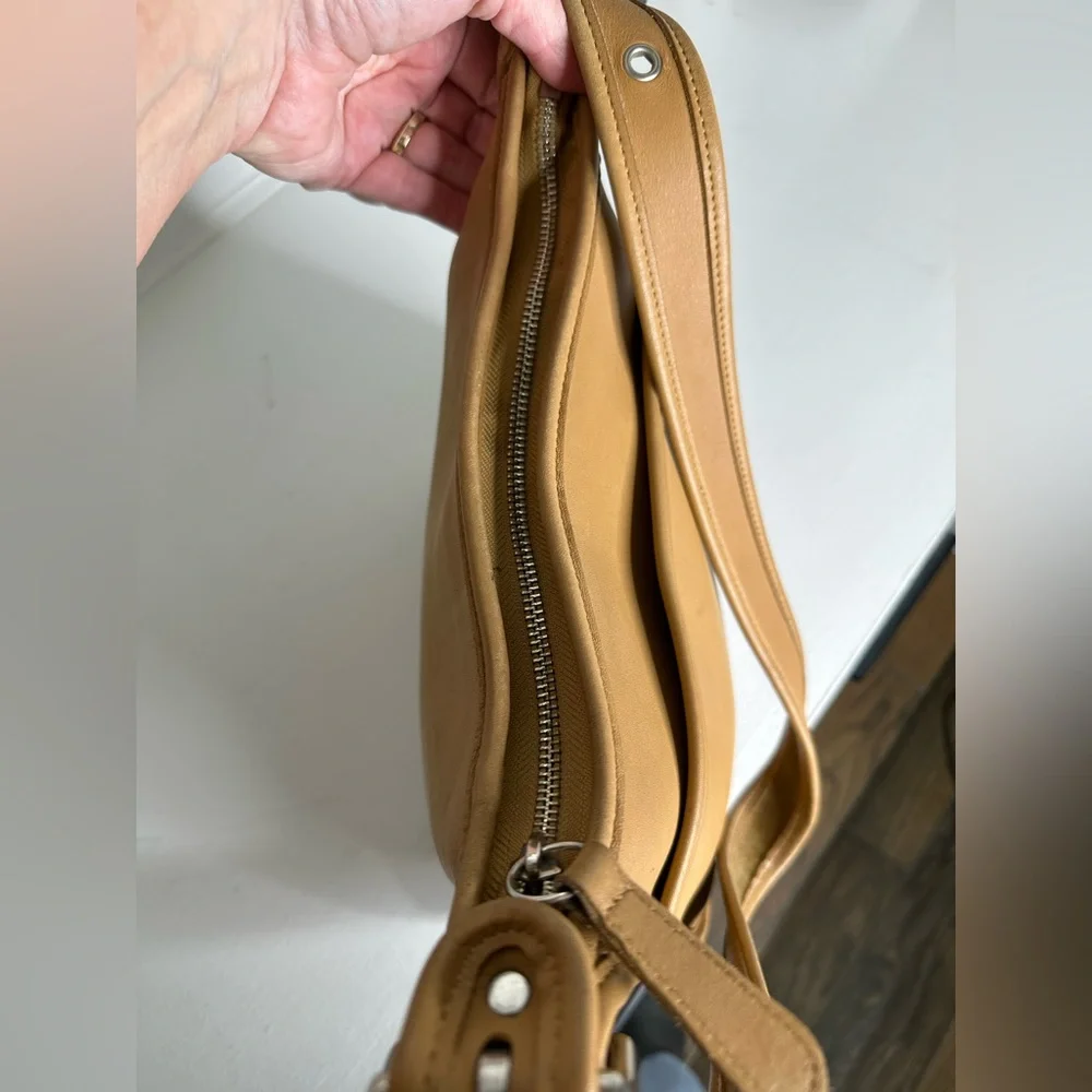 **SOLD**Vintage Coach 9966 Legacy Zip Camel Tan and Silver Nickel Hardware - Picture 9 of 16